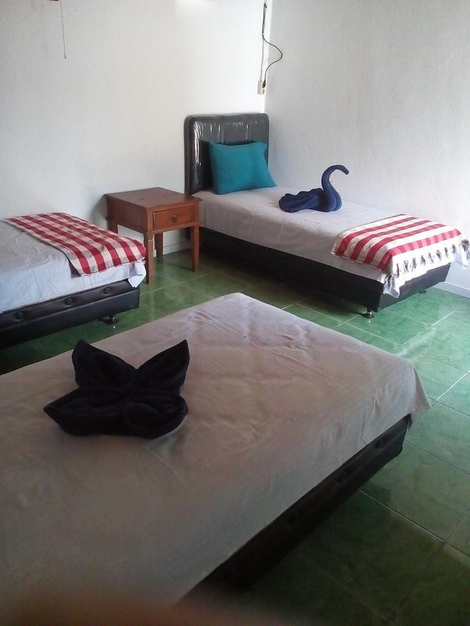 Izaac'S Bed & Breakfast Lovina Exterior foto
